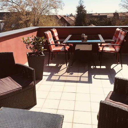 Centralt I Gentofte I 2 Plan, Ved S-Tog Og Busser Exterior foto