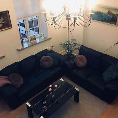 Centralt I Gentofte I 2 Plan, Ved S-Tog Og Busser Exterior foto