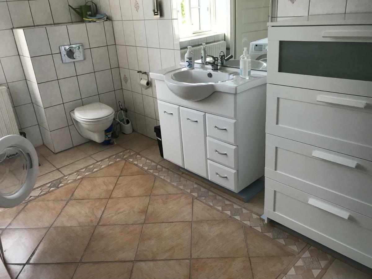 Centralt I Gentofte I 2 Plan, Ved S-Tog Og Busser Exterior foto