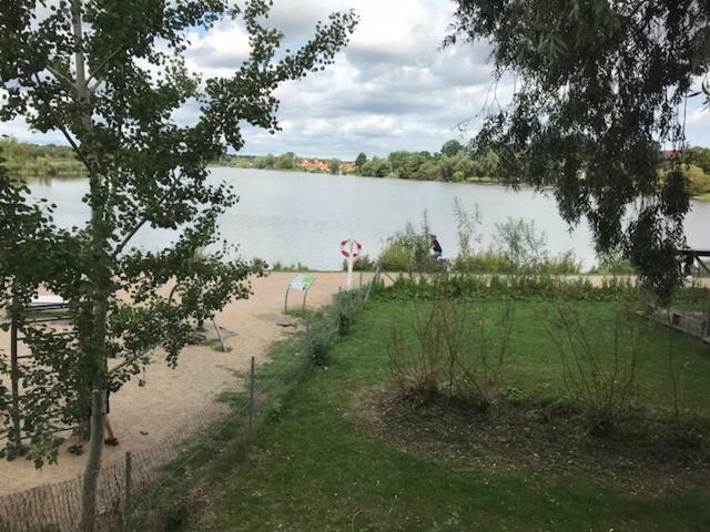 Centralt I Gentofte I 2 Plan, Ved S-Tog Og Busser Exterior foto