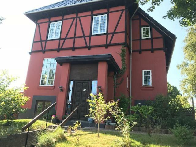 Centralt I Gentofte I 2 Plan, Ved S-Tog Og Busser Exterior foto
