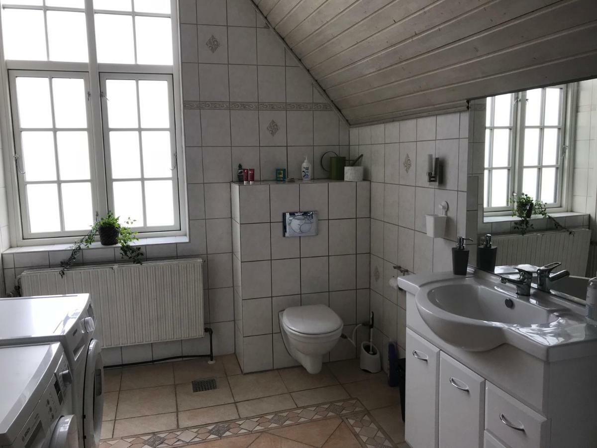 Centralt I Gentofte I 2 Plan, Ved S-Tog Og Busser Exterior foto