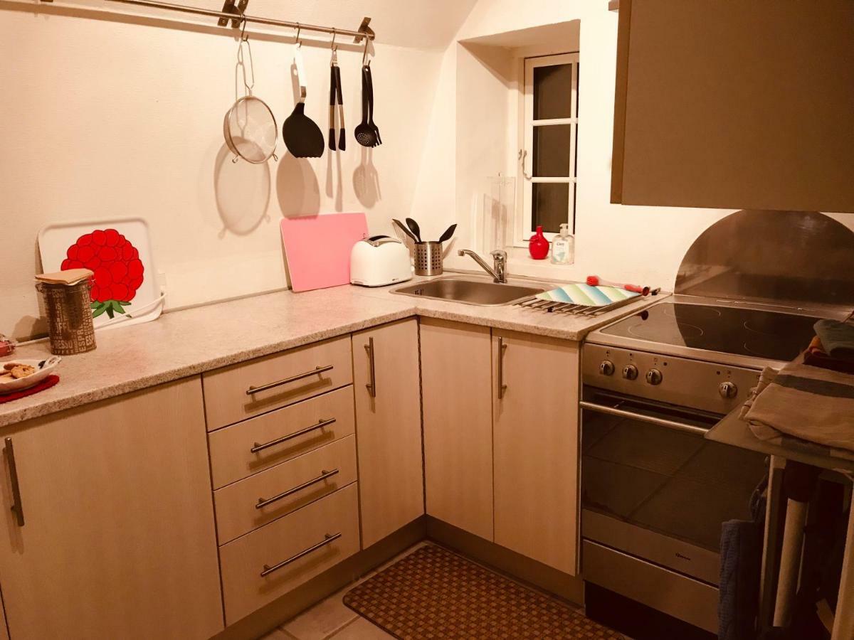 Centralt I Gentofte I 2 Plan, Ved S-Tog Og Busser Exterior foto