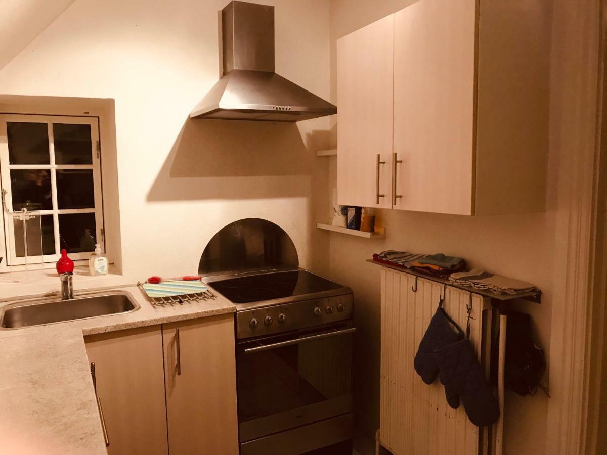 Centralt I Gentofte I 2 Plan, Ved S-Tog Og Busser Exterior foto