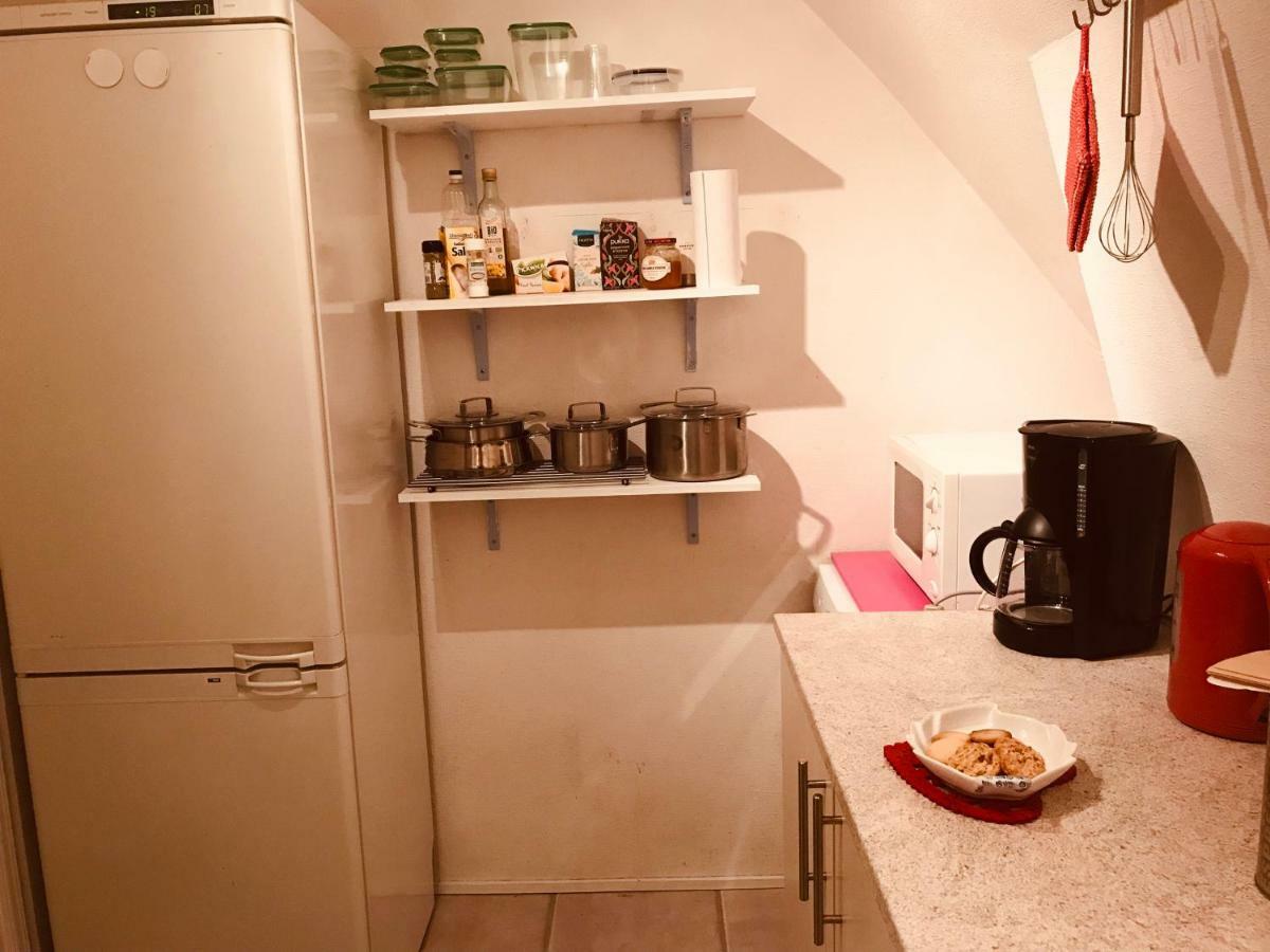 Centralt I Gentofte I 2 Plan, Ved S-Tog Og Busser Exterior foto
