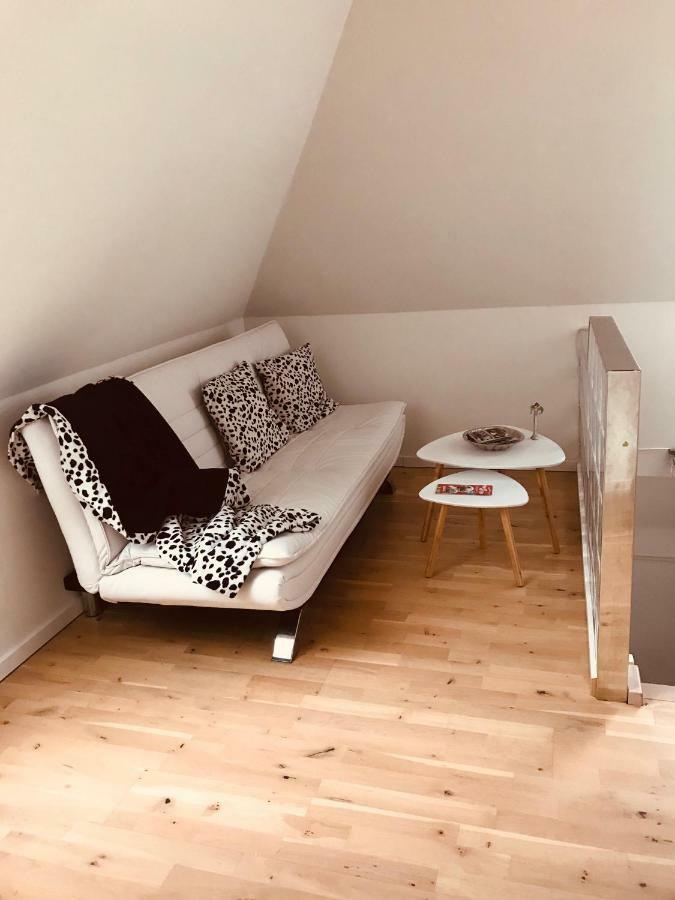 Centralt I Gentofte I 2 Plan, Ved S-Tog Og Busser Exterior foto