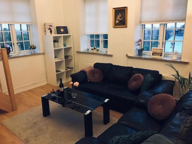 Centralt I Gentofte I 2 Plan, Ved S-Tog Og Busser Exterior foto